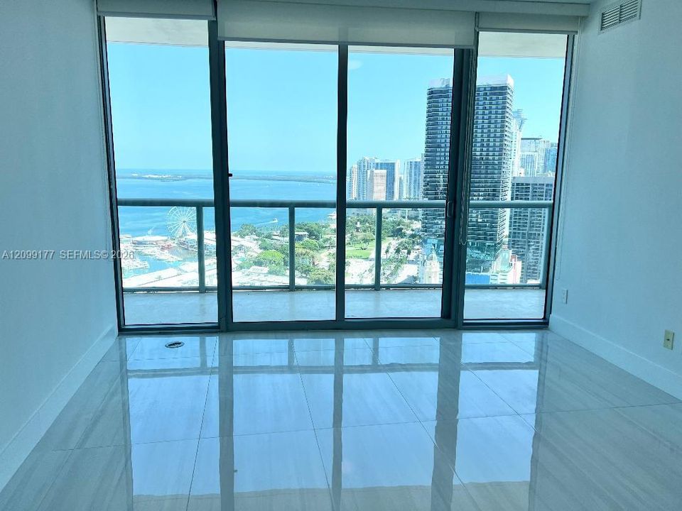 For Rent: $3,900 (1 beds, 1 baths, 943 Square Feet)