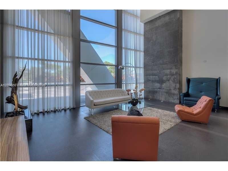 For Rent: $3,900 (1 beds, 1 baths, 943 Square Feet)