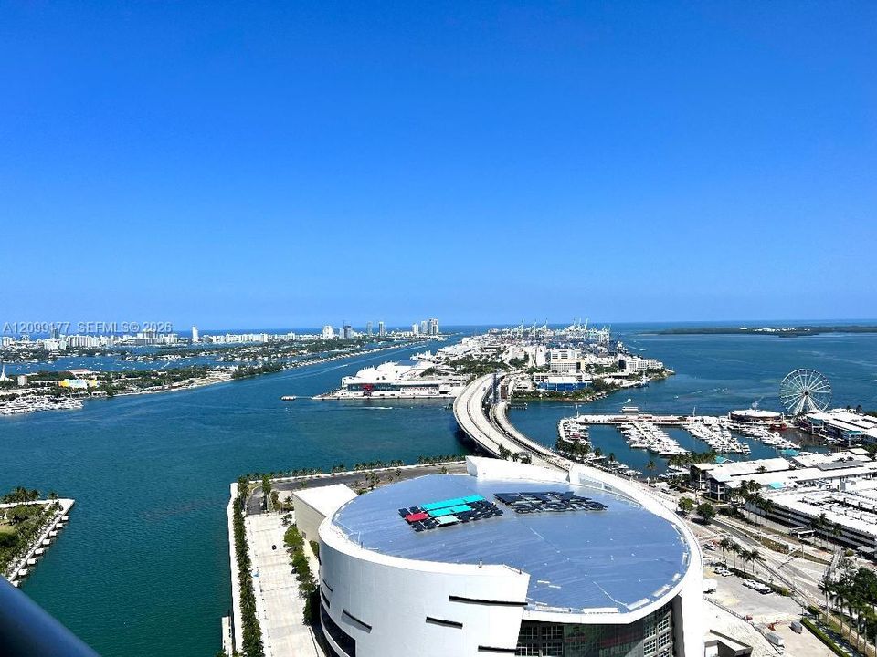 For Rent: $3,900 (1 beds, 1 baths, 943 Square Feet)