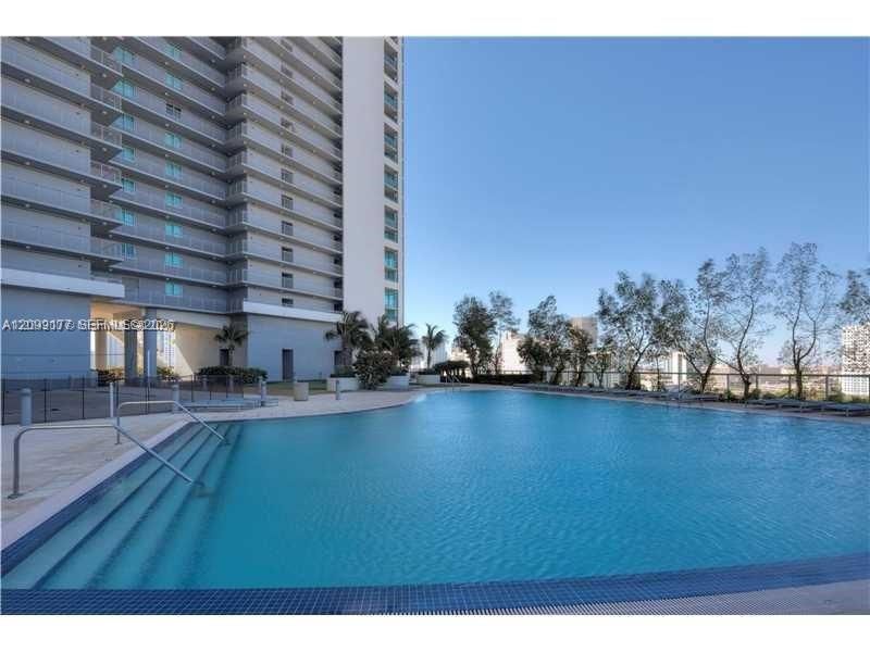 For Rent: $3,900 (1 beds, 1 baths, 943 Square Feet)
