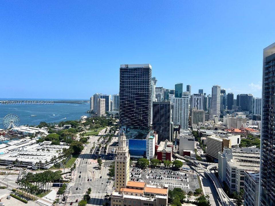 For Rent: $3,900 (1 beds, 1 baths, 943 Square Feet)