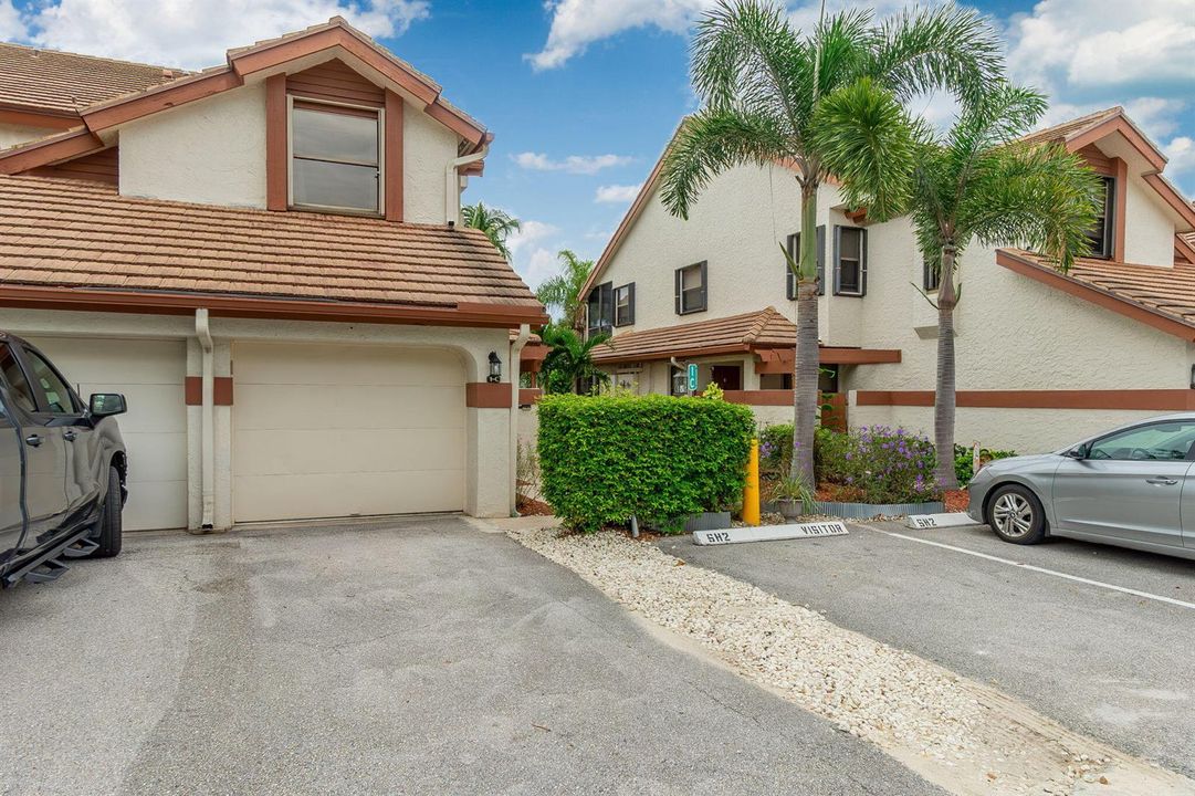 Front of Condo/Driveway/Garage