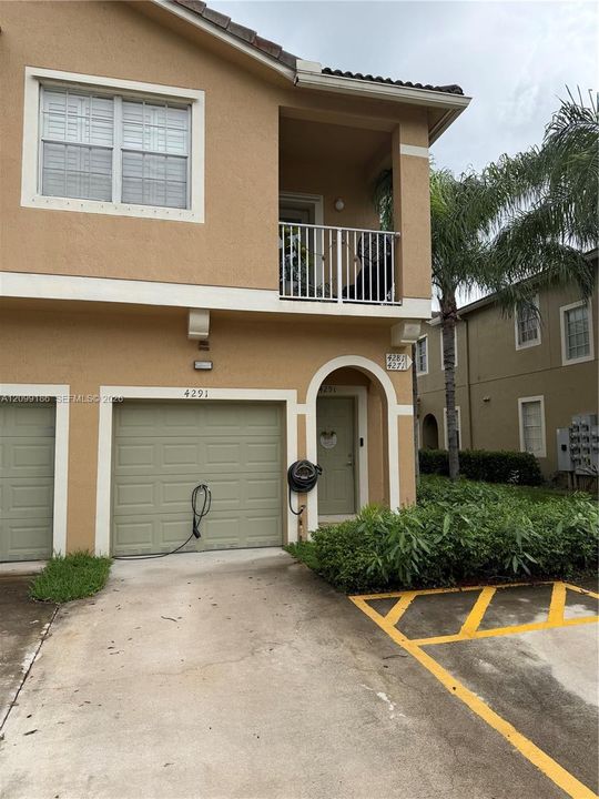 En Venta: $335,000 (2 camas, 2 baños, 1036 Pies cuadrados)