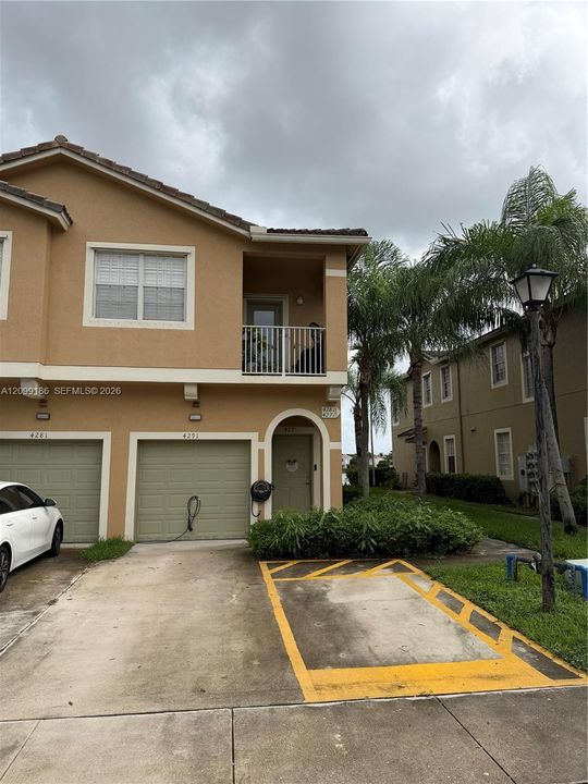 En Venta: $335,000 (2 camas, 2 baños, 1036 Pies cuadrados)
