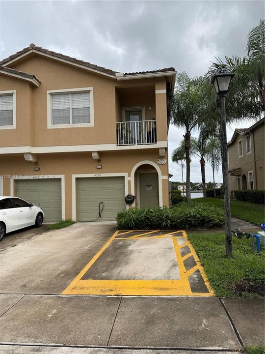 En Venta: $335,000 (2 camas, 2 baños, 1036 Pies cuadrados)