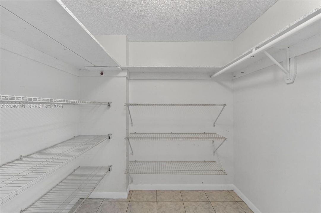 На продажу: $175,000 (1 спален, 1 ванн, 847 Квадратных фут)