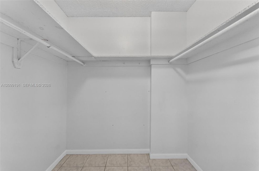 На продажу: $175,000 (1 спален, 1 ванн, 847 Квадратных фут)