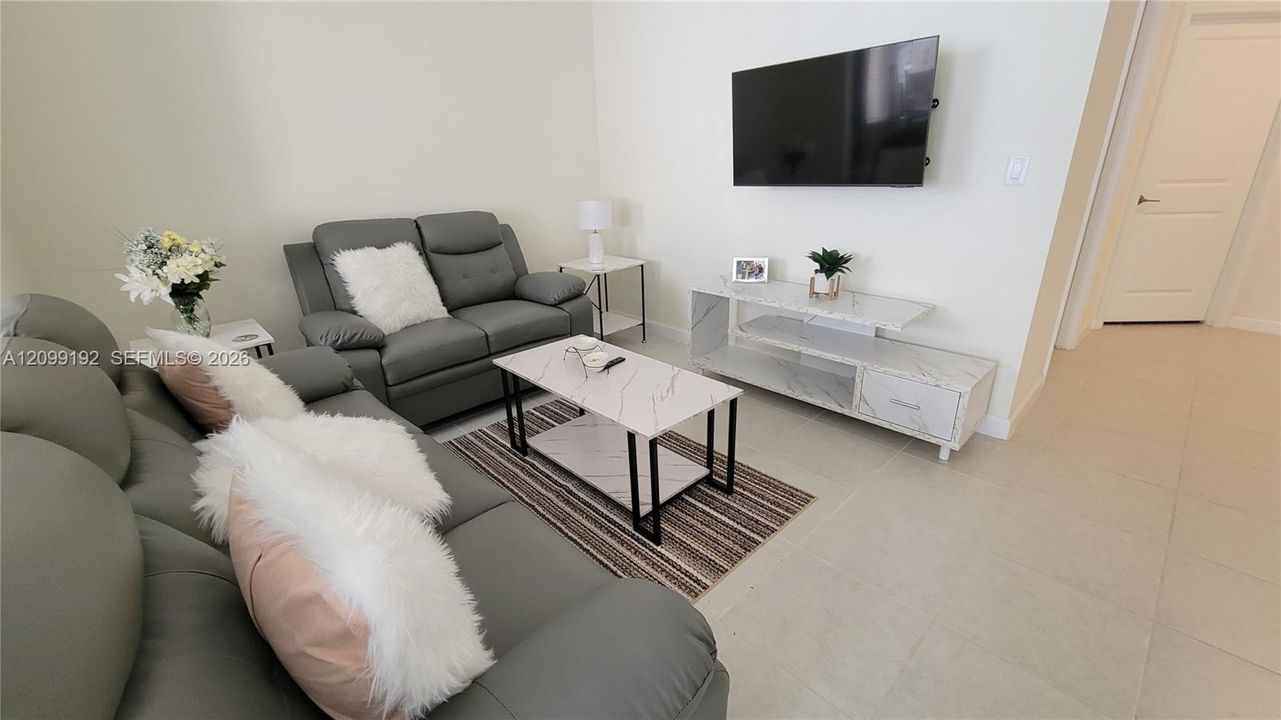 В аренду: $3,350 (3 спален, 3 ванн, 1332 Квадратных фут)