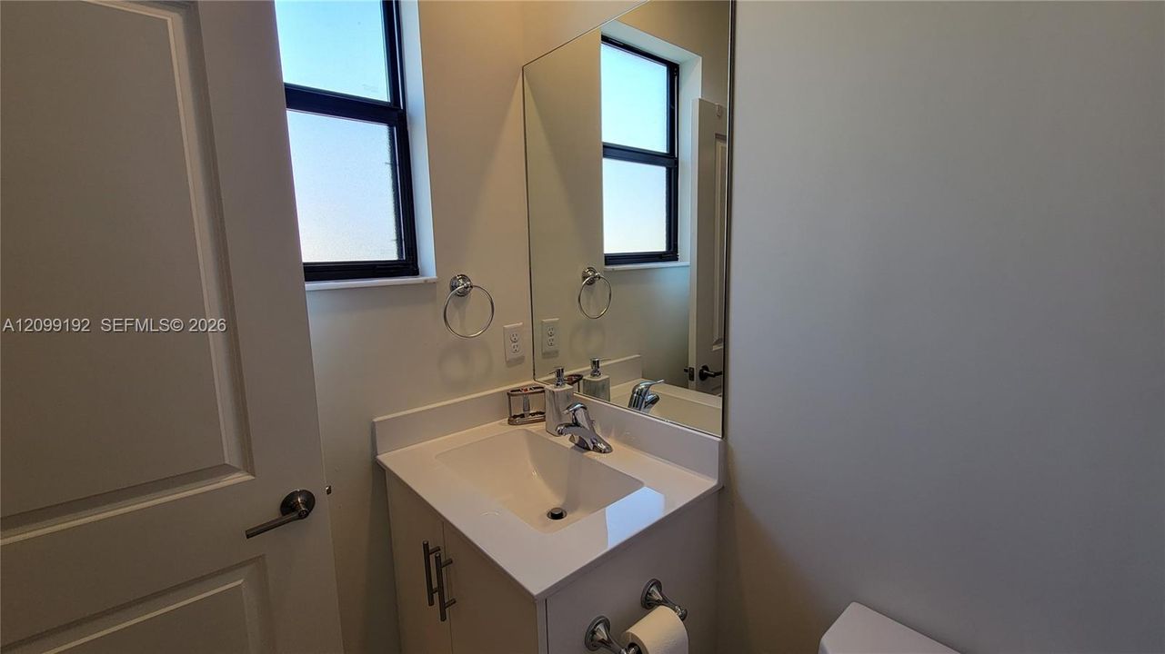 В аренду: $3,350 (3 спален, 3 ванн, 1332 Квадратных фут)