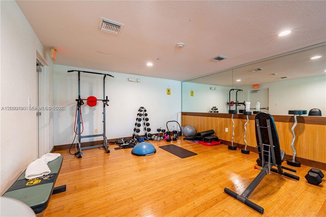 For Rent: $3,250 (2 beds, 2 baths, 982 Square Feet)