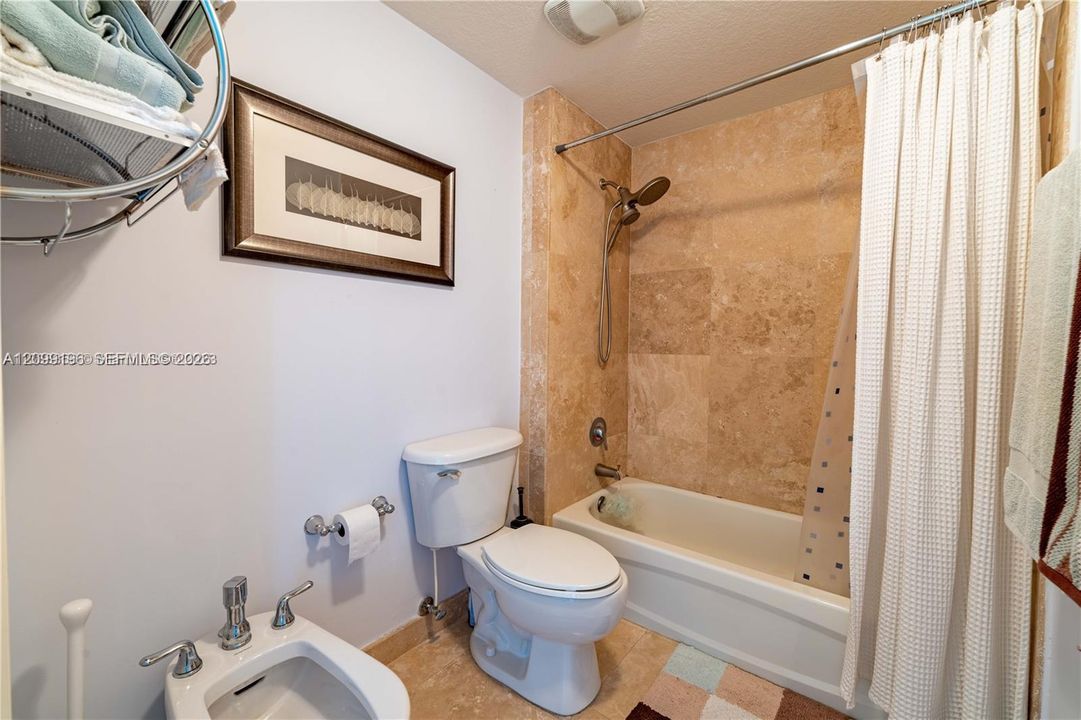For Rent: $3,250 (2 beds, 2 baths, 982 Square Feet)