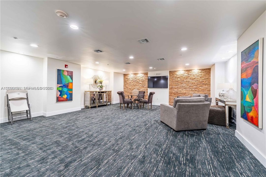For Rent: $3,250 (2 beds, 2 baths, 982 Square Feet)