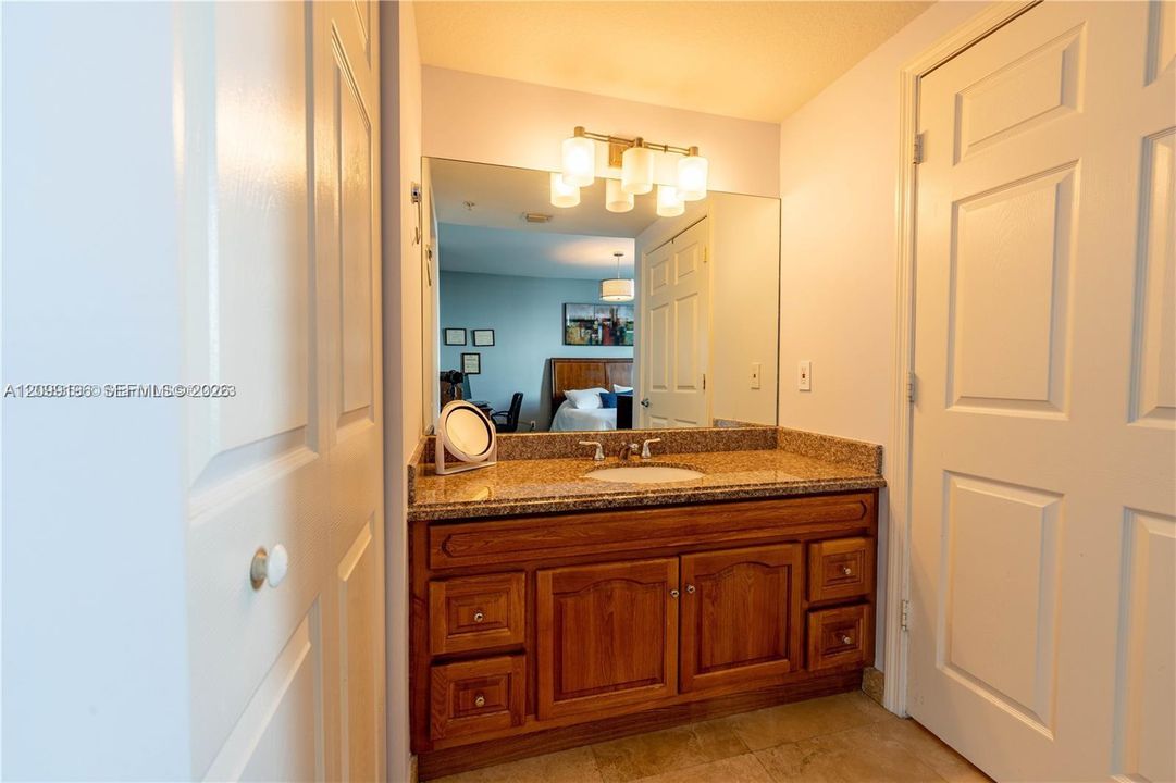 For Rent: $3,250 (2 beds, 2 baths, 982 Square Feet)