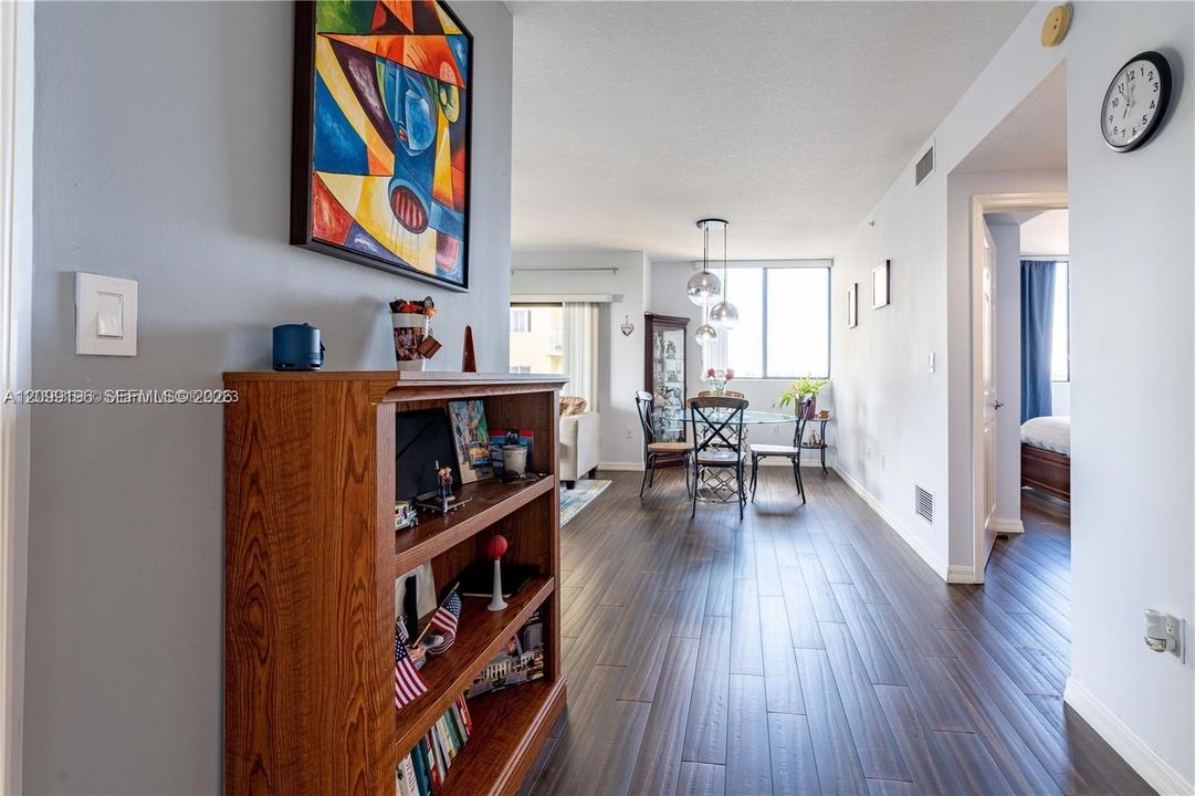 For Rent: $3,250 (2 beds, 2 baths, 982 Square Feet)