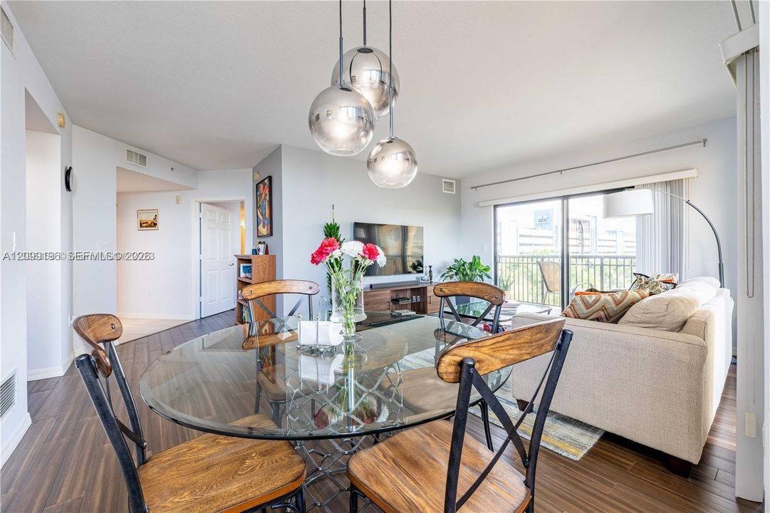 For Rent: $3,250 (2 beds, 2 baths, 982 Square Feet)