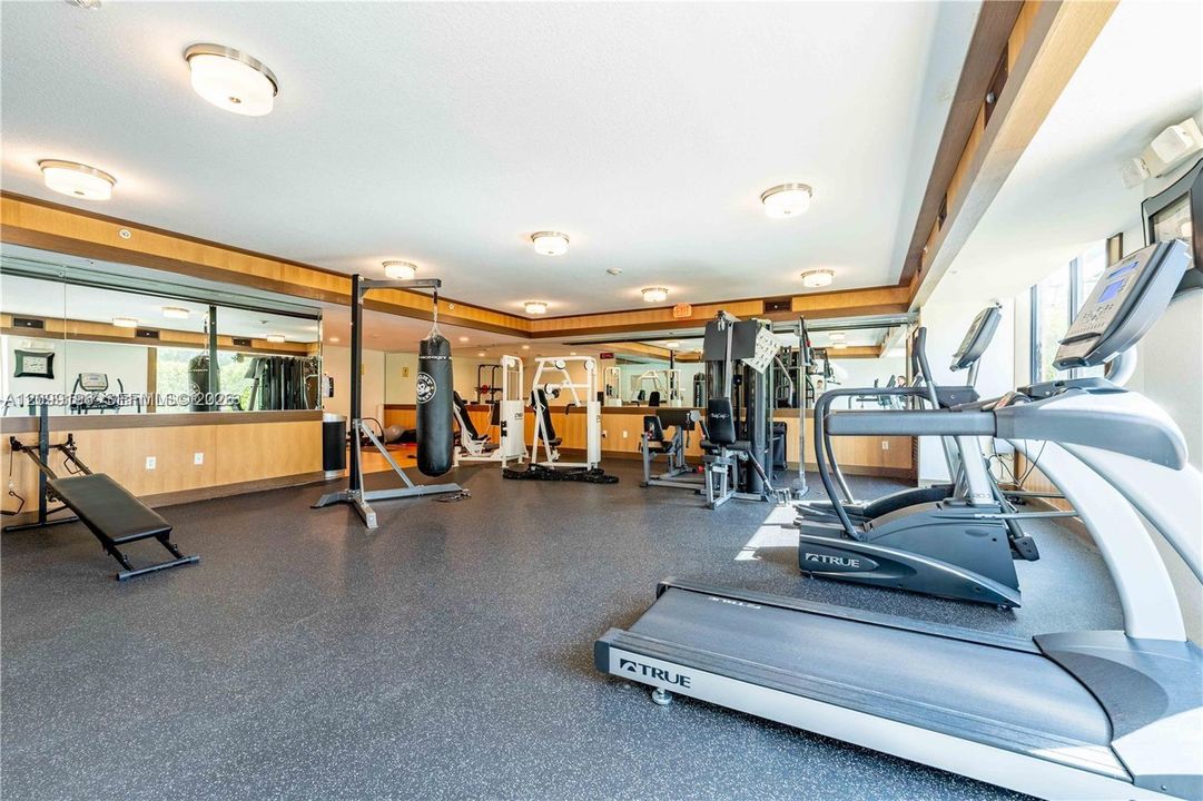 For Rent: $3,250 (2 beds, 2 baths, 982 Square Feet)