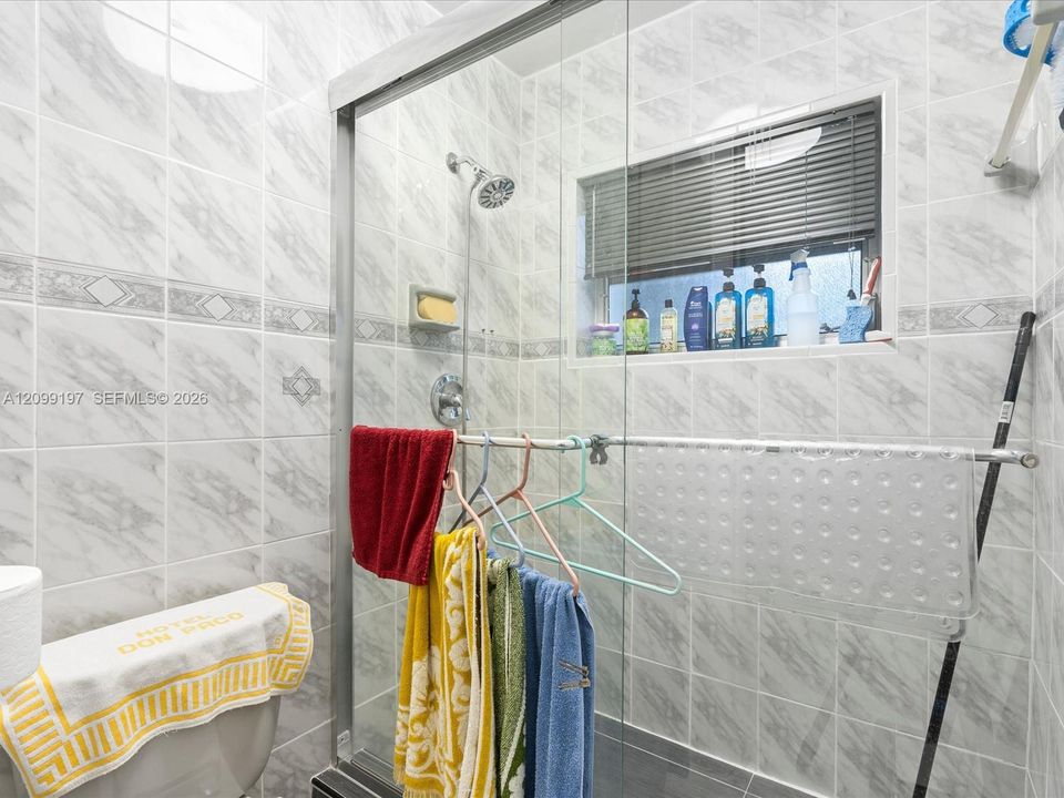 En Venta: $607,000 (4 camas, 2 baños, 1700 Pies cuadrados)