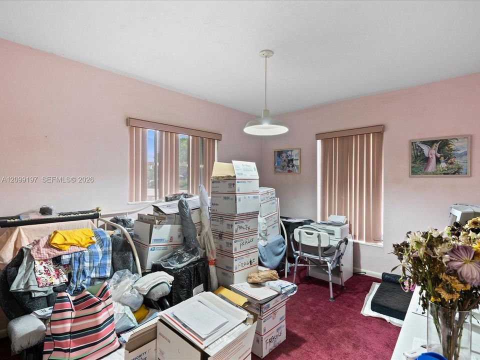 En Venta: $607,000 (4 camas, 2 baños, 1700 Pies cuadrados)