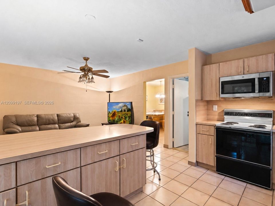 En Venta: $607,000 (4 camas, 2 baños, 1700 Pies cuadrados)