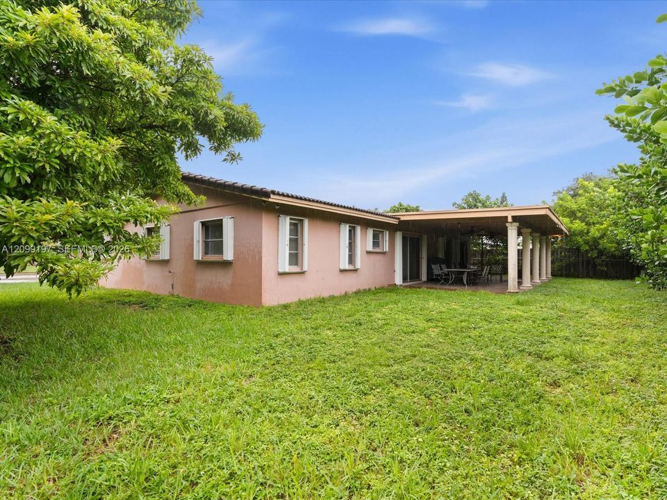 En Venta: $607,000 (4 camas, 2 baños, 1700 Pies cuadrados)
