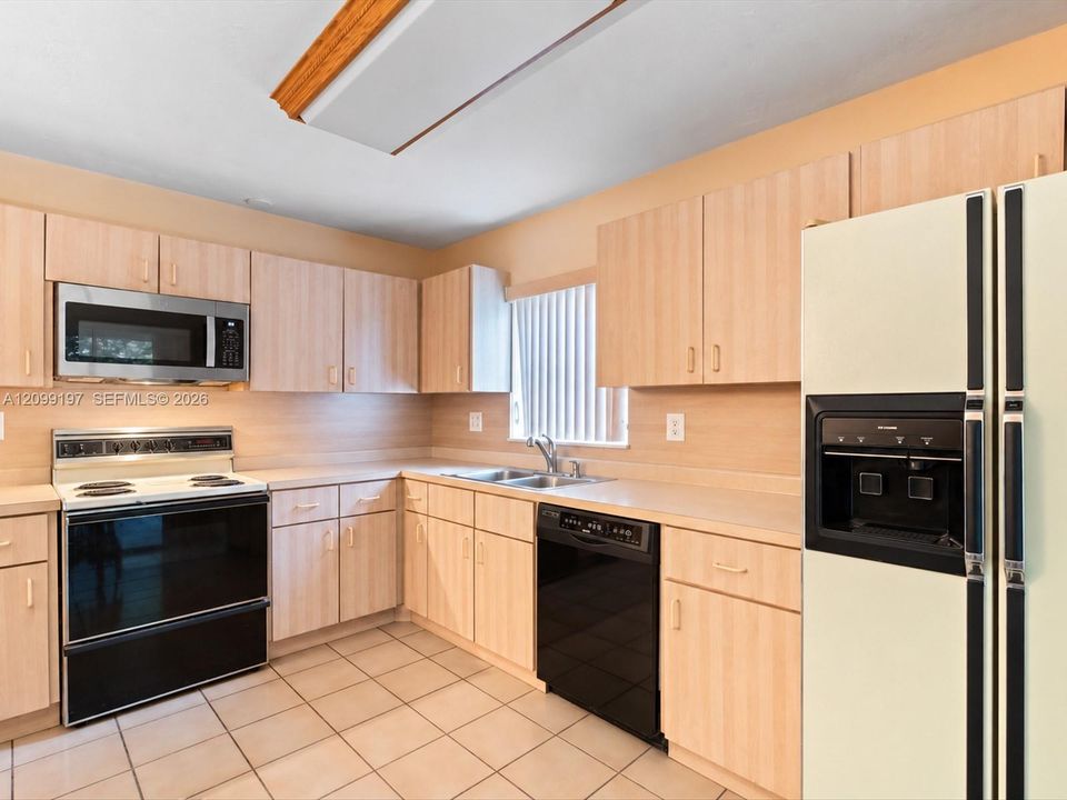 En Venta: $607,000 (4 camas, 2 baños, 1700 Pies cuadrados)