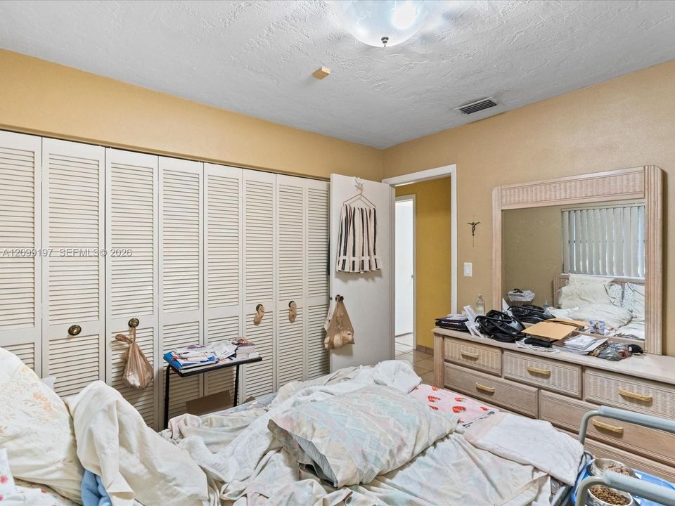 En Venta: $607,000 (4 camas, 2 baños, 1700 Pies cuadrados)