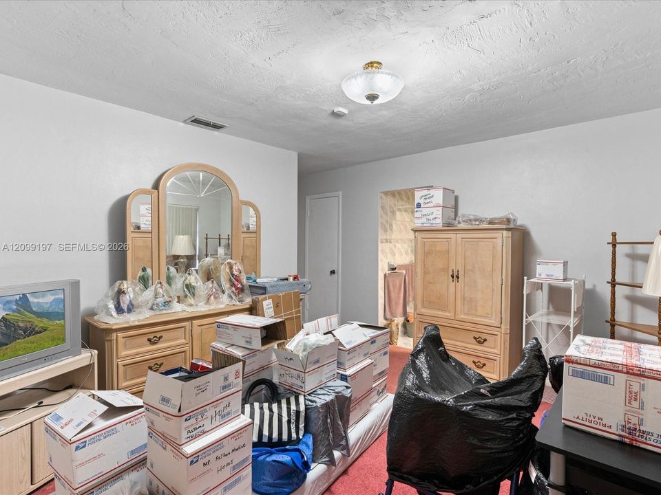 En Venta: $607,000 (4 camas, 2 baños, 1700 Pies cuadrados)