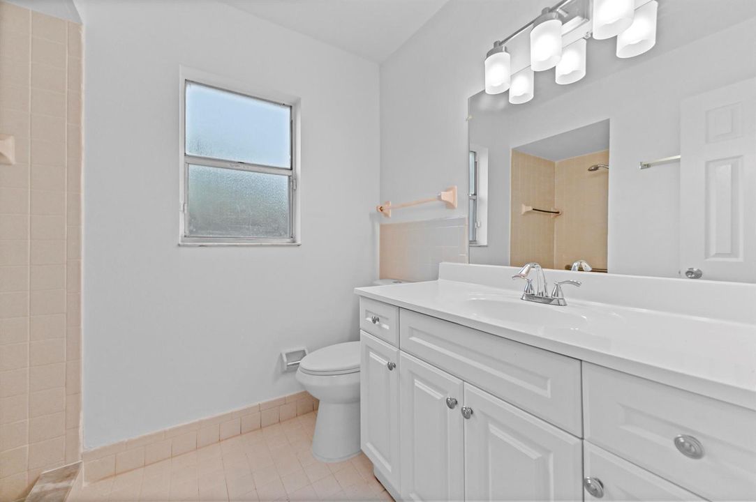 13 Bathroom 01