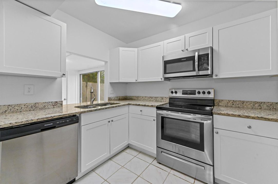 08 Kitchen 01