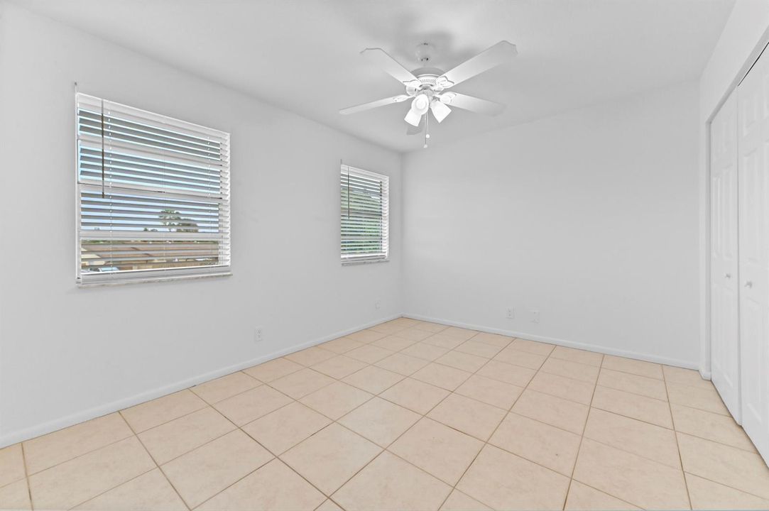 18 Bedroom 01