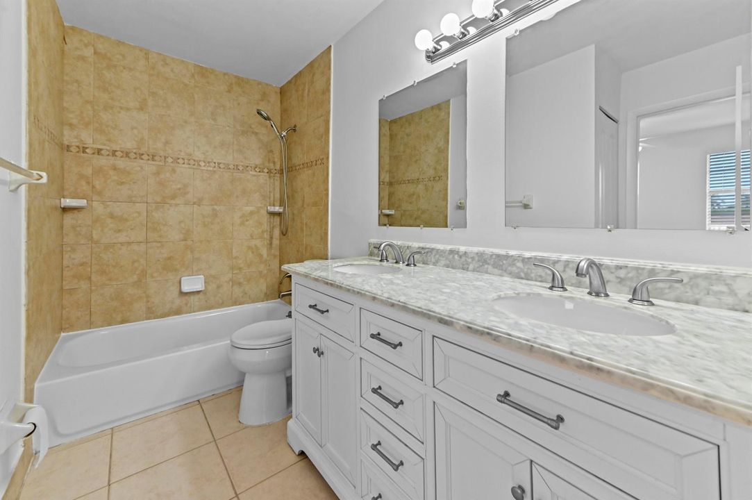 20 Bathroom 01