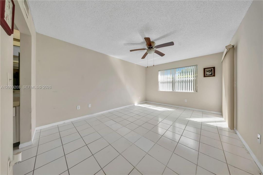 En Venta: $180,000 (2 camas, 2 baños, 1070 Pies cuadrados)