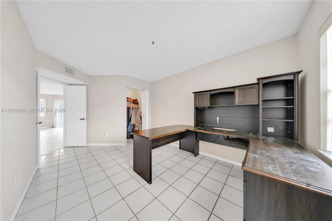 En Venta: $180,000 (2 camas, 2 baños, 1070 Pies cuadrados)