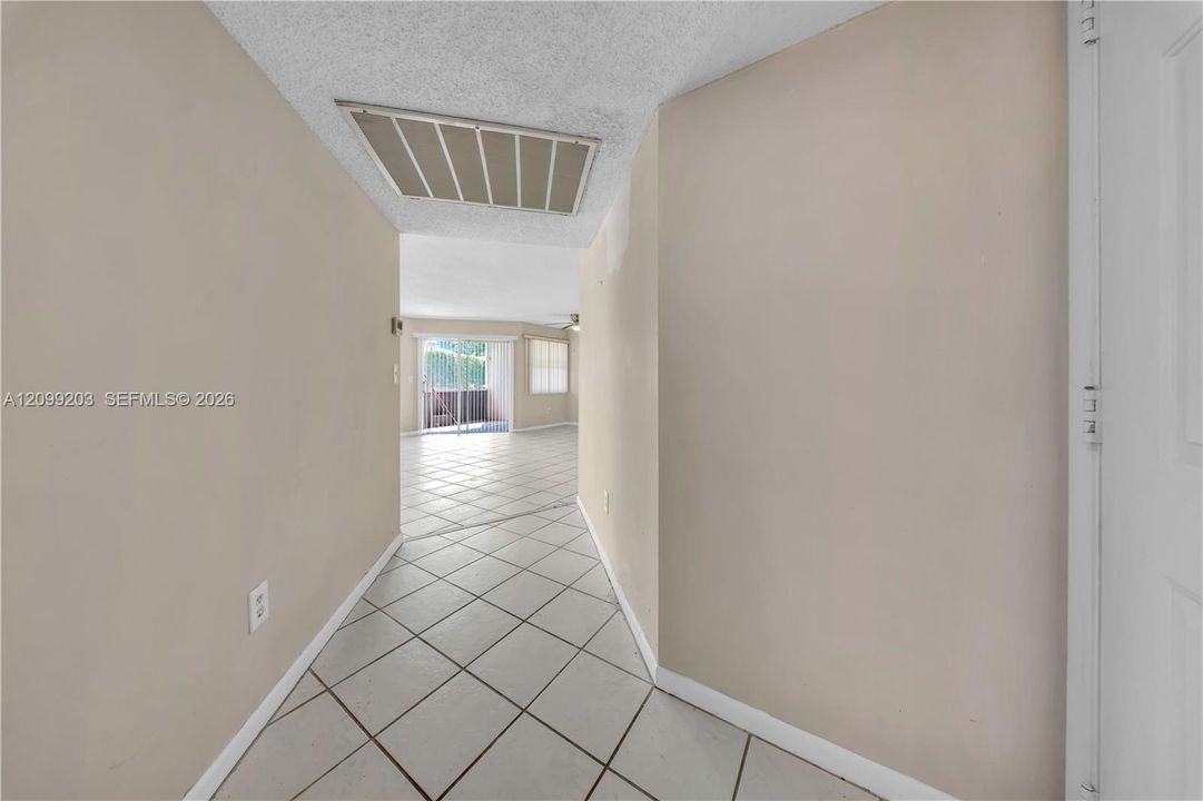 En Venta: $180,000 (2 camas, 2 baños, 1070 Pies cuadrados)
