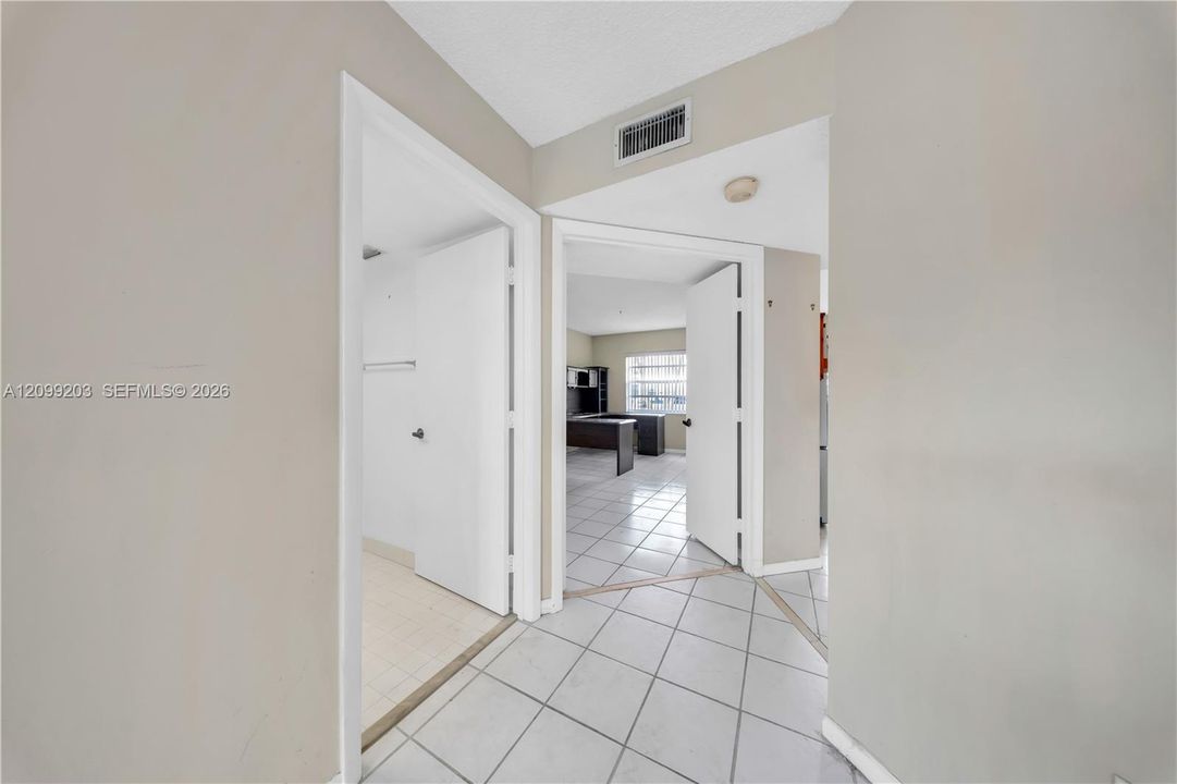 En Venta: $180,000 (2 camas, 2 baños, 1070 Pies cuadrados)