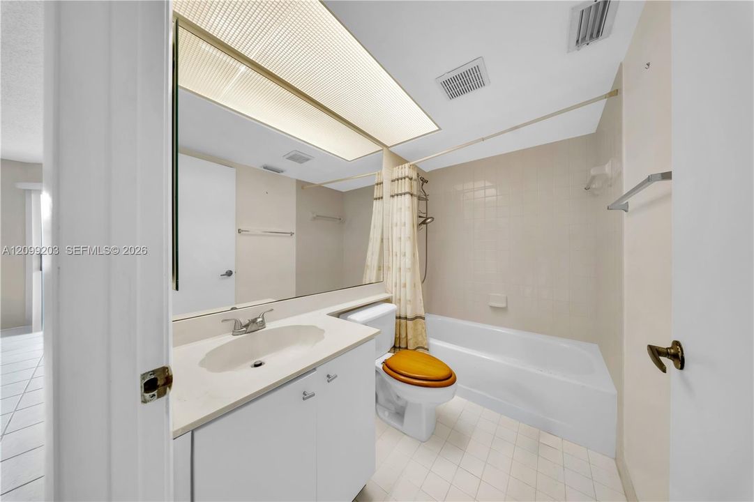 En Venta: $180,000 (2 camas, 2 baños, 1070 Pies cuadrados)