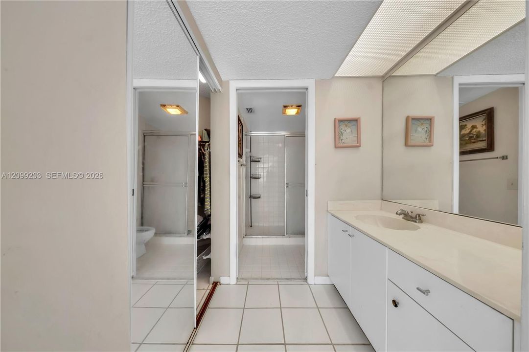 En Venta: $180,000 (2 camas, 2 baños, 1070 Pies cuadrados)