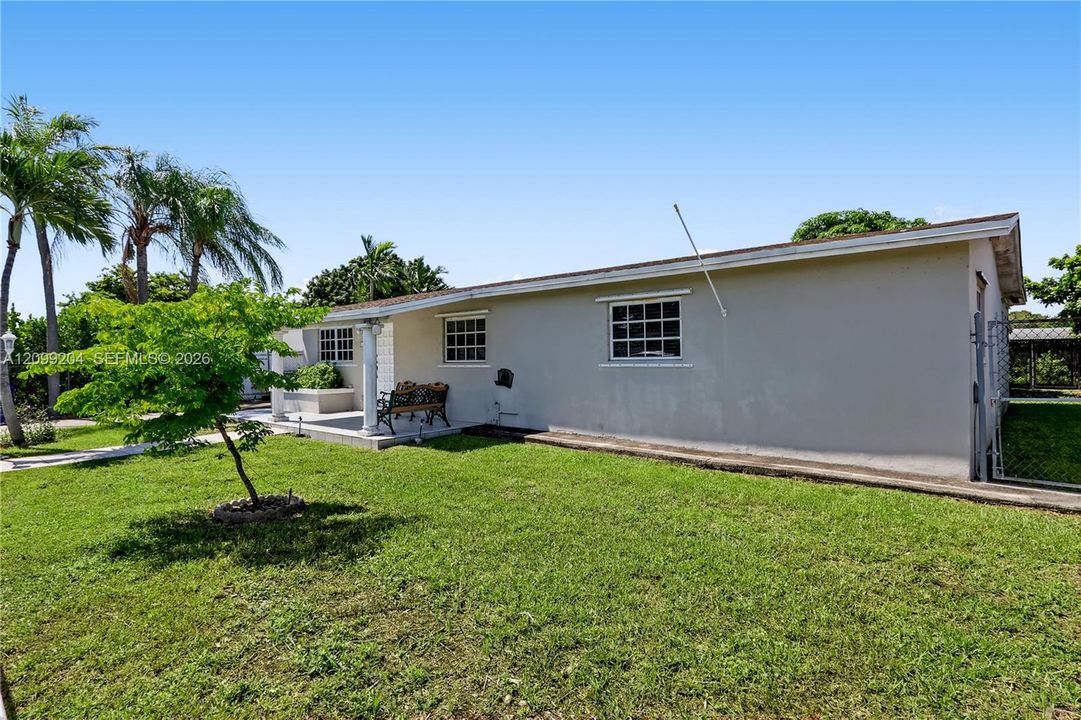 For Sale: $629,900 (3 beds, 2 baths, 1880 Square Feet)
