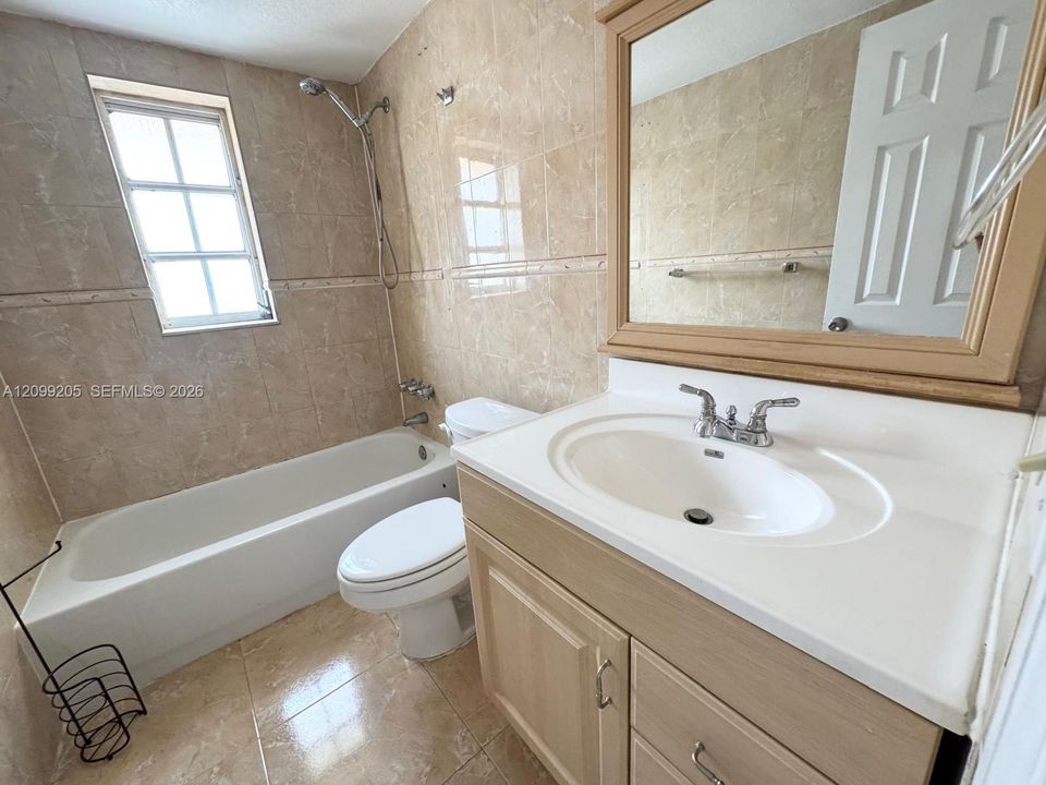 For Rent: $2,300 (2 beds, 2 baths, 1140 Square Feet)
