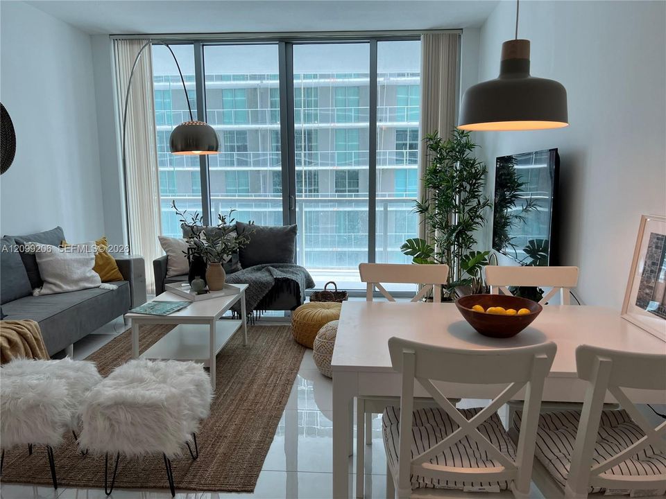 For Rent: $3,400 (1 beds, 1 baths, 707 Square Feet)