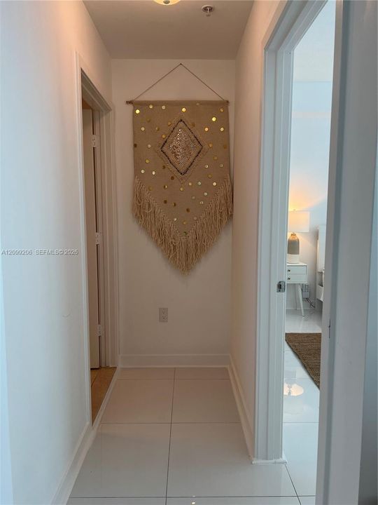 For Rent: $3,400 (1 beds, 1 baths, 707 Square Feet)