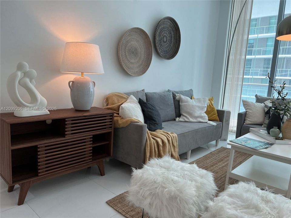 For Rent: $3,400 (1 beds, 1 baths, 707 Square Feet)