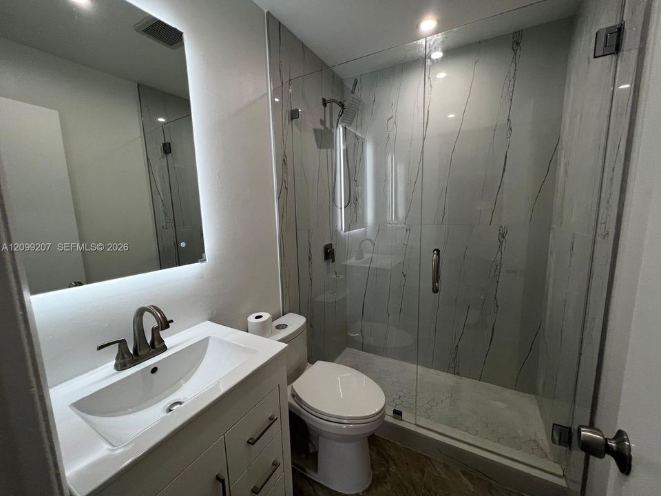 En Renta: $2,450 (2 camas, 2 baños, 880 Pies cuadrados)