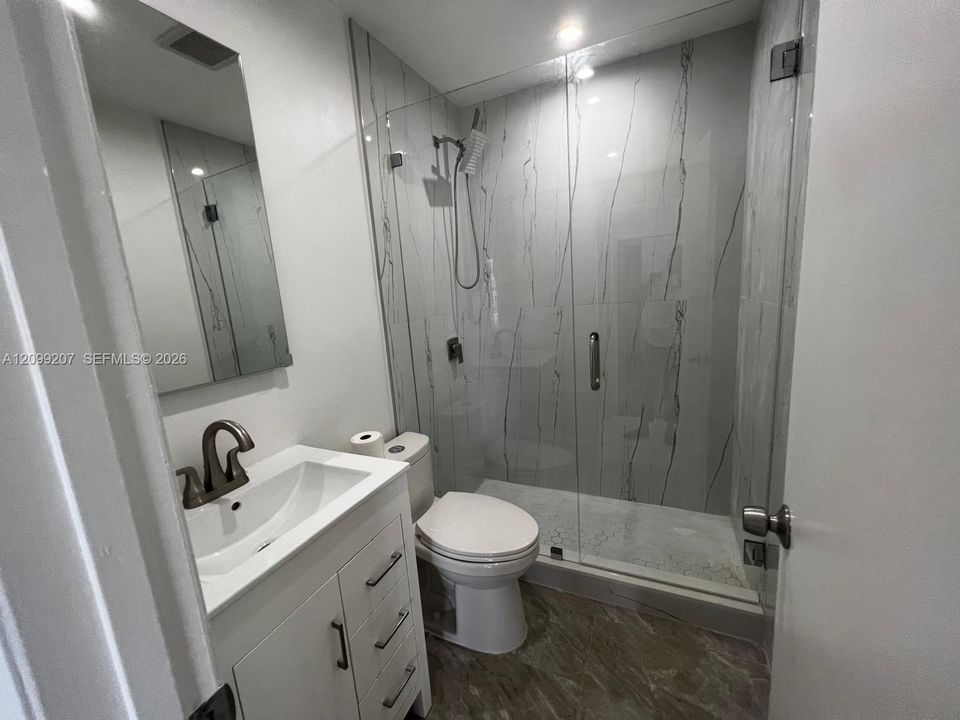 En Renta: $2,450 (2 camas, 2 baños, 880 Pies cuadrados)