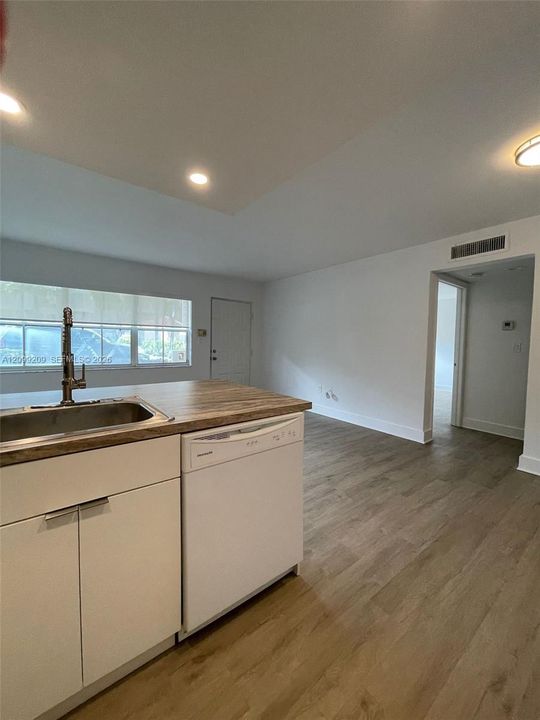 For Rent: $1,990 (1 beds, 1 baths, 608 Square Feet)