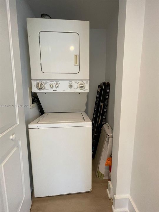 For Rent: $1,990 (1 beds, 1 baths, 608 Square Feet)
