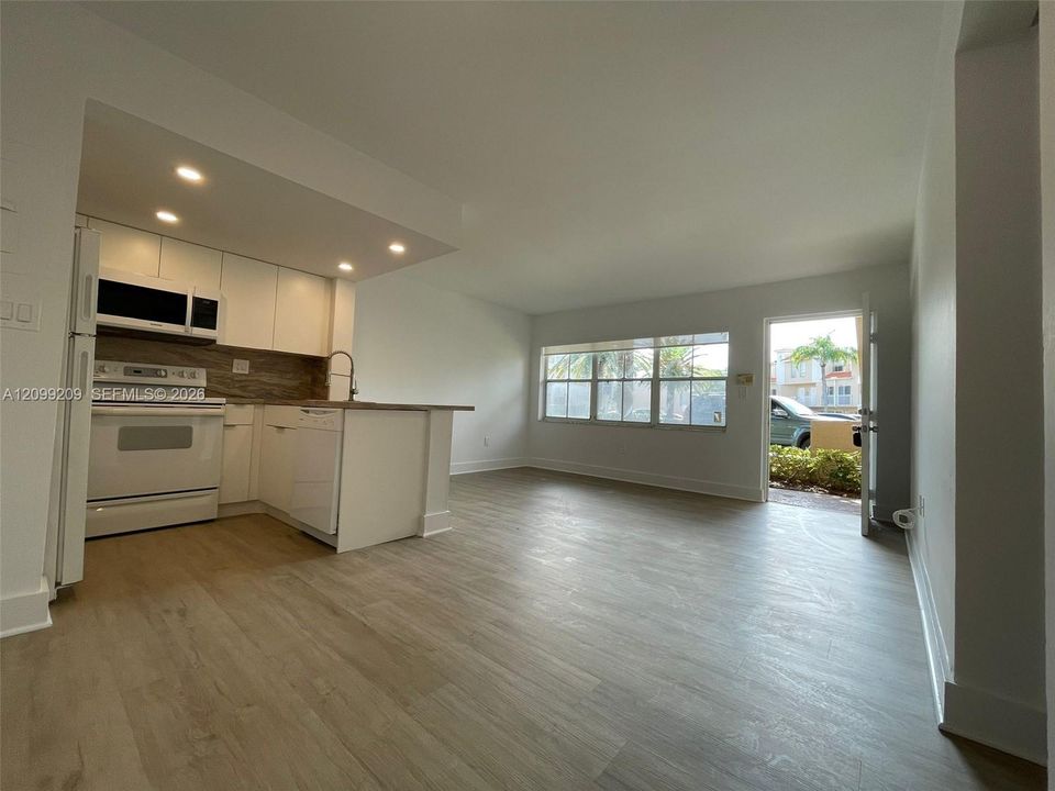 For Rent: $1,990 (1 beds, 1 baths, 608 Square Feet)