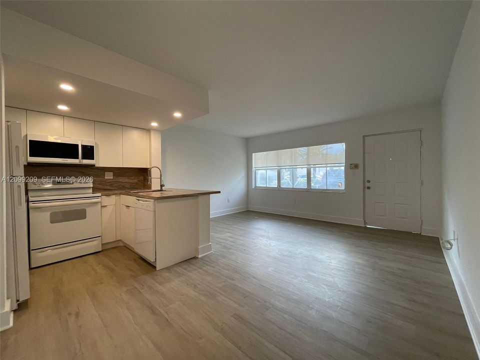 For Rent: $1,990 (1 beds, 1 baths, 608 Square Feet)
