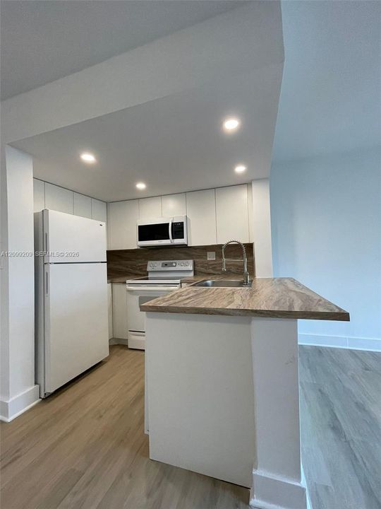 For Rent: $1,990 (1 beds, 1 baths, 608 Square Feet)