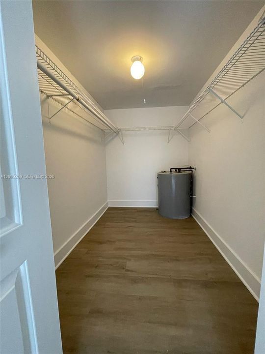 For Rent: $1,990 (1 beds, 1 baths, 608 Square Feet)